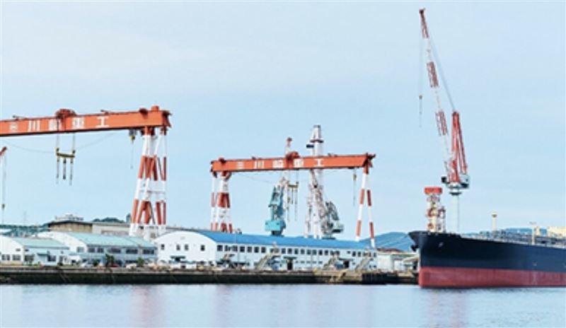 日本川崎重工業將與輝達合作打造AI驅動造船廠,並運用數位孿生技術提升香川縣坂出工場的生產效率。(圖/翻攝自川崎重工株式會社官網)