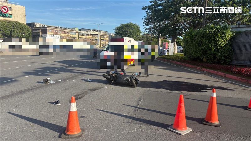 北市邱姓葬儀社員工駕駛接體車行經中正路時，與賴翁機車發生擦撞。（圖／翻攝畫面）