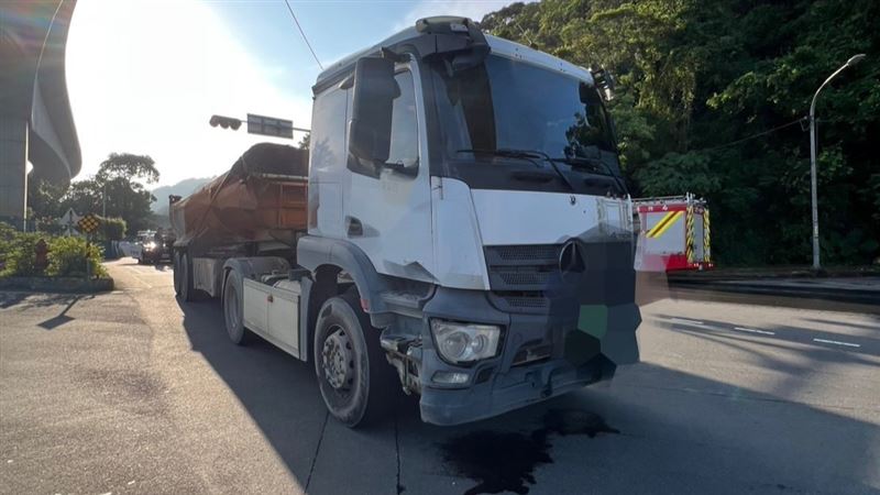 葉男所駕駛的砂石車。(圖/翻攝畫面)