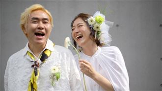 51歲師奶女星相親10天閃婚　丈夫改從妻姓