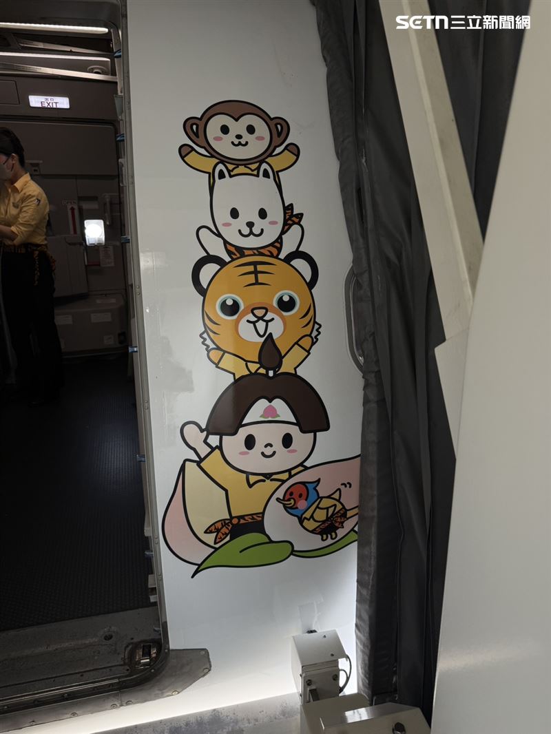虎航獨家直飛岡山縣迎來10周年,特別與岡山合作桃太郎彩繪機。(圖/記者李育道攝影)