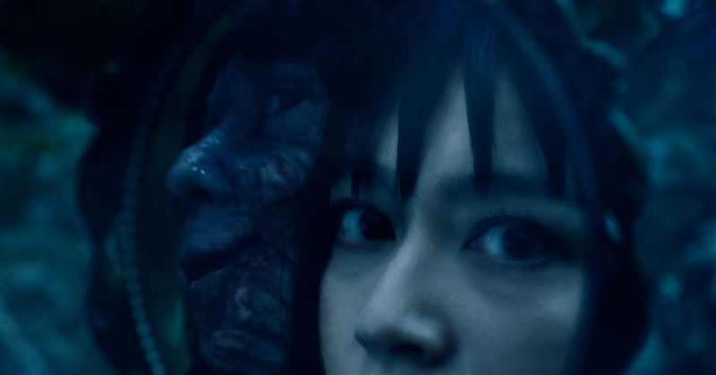 鄭煒齡的「雙頭富江」特化,完美重現漫畫裡最駭人的場面。(圖/奇蹟映畫所提供)