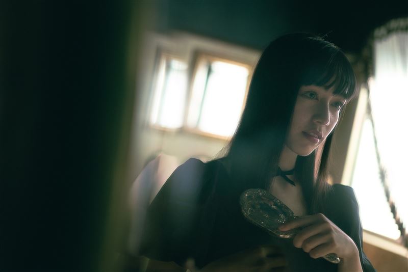 鄭煒齡戲中設定是擁有絕世魅惑美貌的女子。(圖/奇蹟映畫所提供)