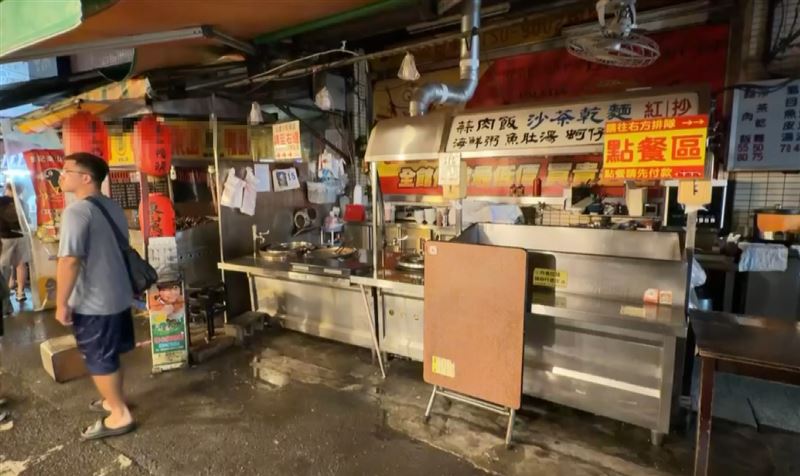 蒜肉飯攤商在臉書發文尋找昨晚在場客人，表示願意全額退費致歉。（圖／翻攝畫面）