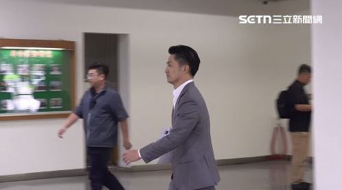被封國民黨嫡長子!蔣被問年齡尬回