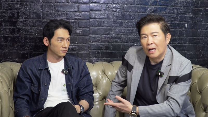 温昇豪(左)談人生「就是一場表演」，曾國城(右)金句神回：人生本來就是一場戲，會演才是真英雄。（ 圖：／YT頻道「你在衝啥!」提供 ）