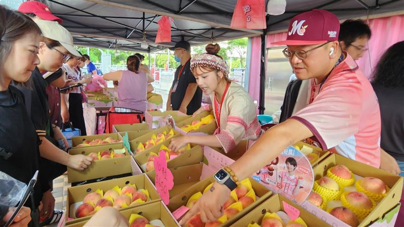 桃園市政府農業局行銷推廣拉拉山水蜜桃