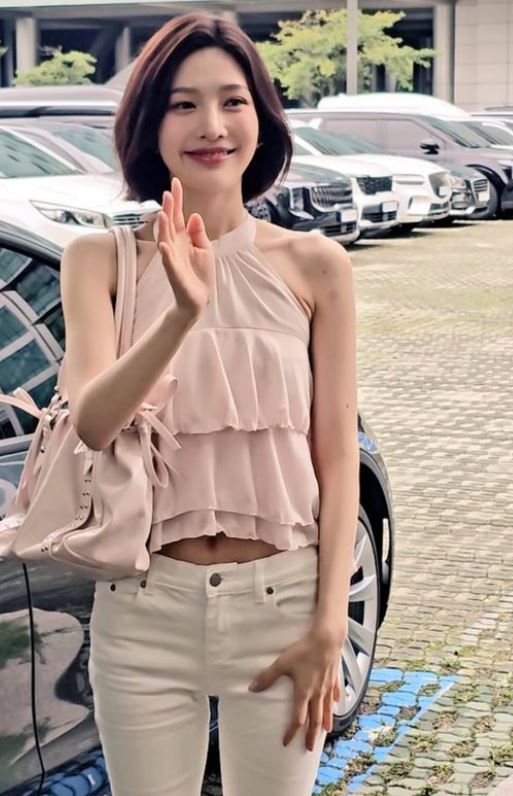 不少粉絲發現Red Velvet成員Joy越來越骨感。(圖/翻攝自韓網)