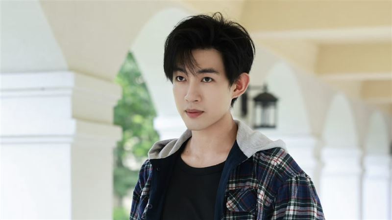 霸總男星戲約全無 擺攤賣菜求生慘況曝光