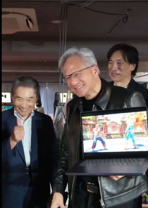 輝達(Nvidia)執行長黃仁勳快閃日本東京,首站就和30年前拯救公司的恩人、前SEGA社長入交昭一郎同台,並真情告白:「若不是你們的支持,就沒今天的我們。」(圖/翻攝自X平台 @nvidia)