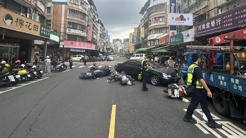 警方獲報到場處置。(圖/翻攝畫面)