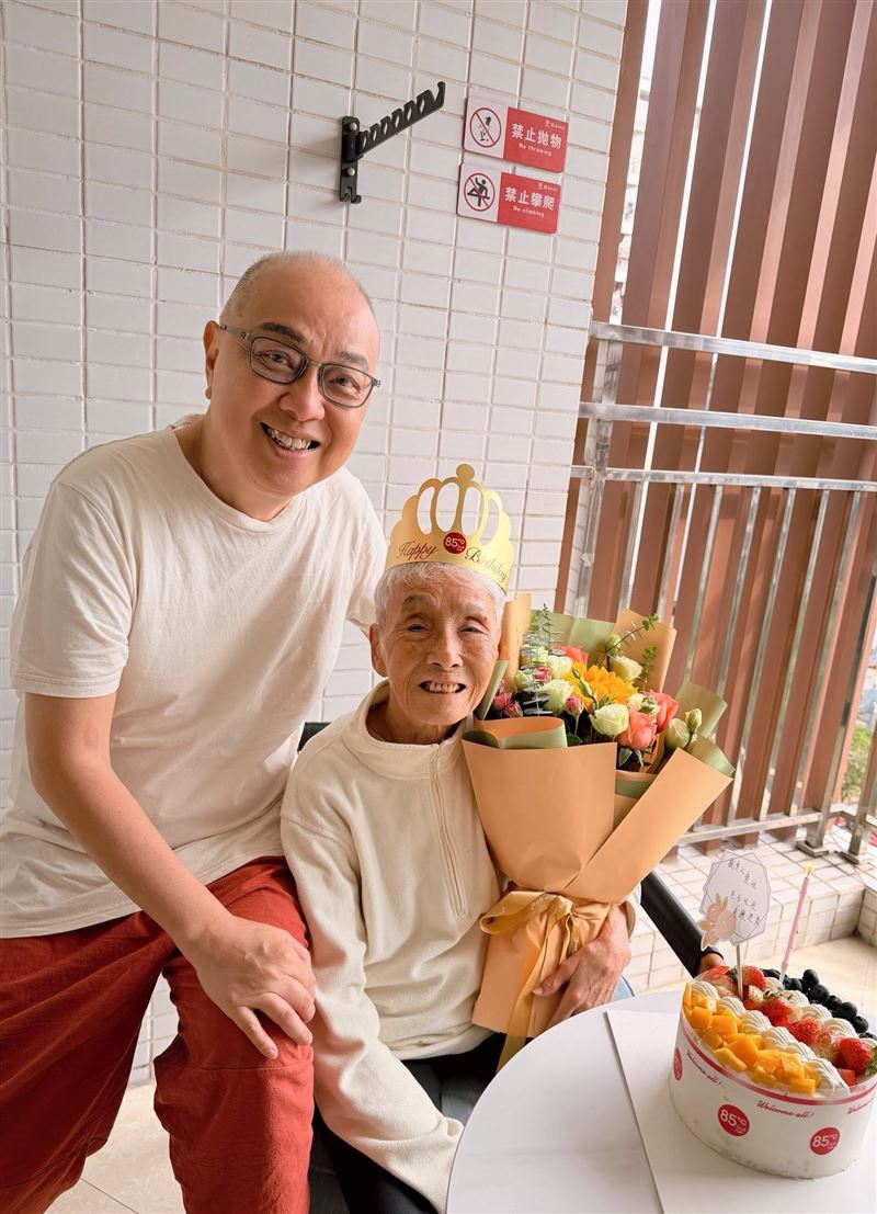 資深製作人楊紹鴻長期關心梁愛。（圖／翻攝自楊紹鴻臉書）
