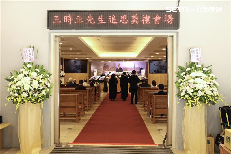 導演王時政今日舉行公祭告別式，親友到場悼念。（圖／記者田俊彥攝影）
