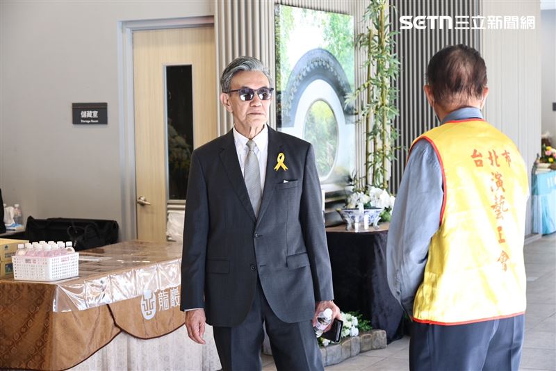 導演王時政今日舉行公祭告別式,親友到場悼念。(圖/記者田俊彥攝影)