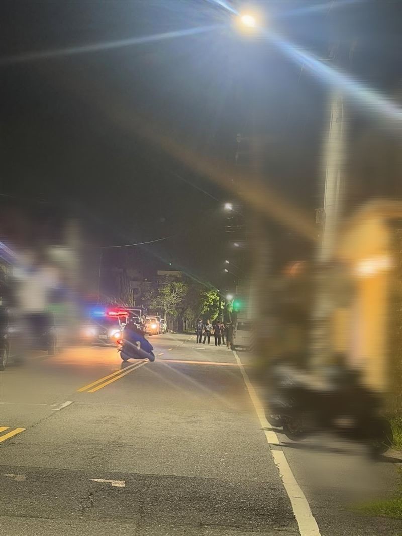 網友動用私刑正義到保母住處丟雞蛋、撒冥紙。(圖/翻攝職業聯結車職業大貨車職業大客車拉拉隊運輸業照片影片資訊分享團)