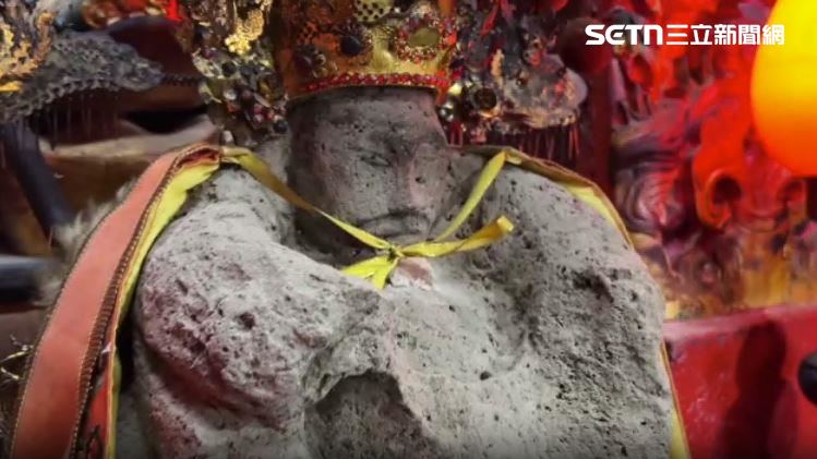 漁民百年前意外網到神似土地公的石頭