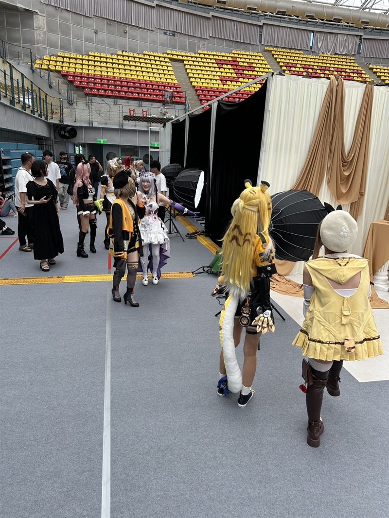 活動於臺大體育館登場,迎接三天絡繹不絕的來場人潮。(圖/COSMOS創作攝影展提供)
