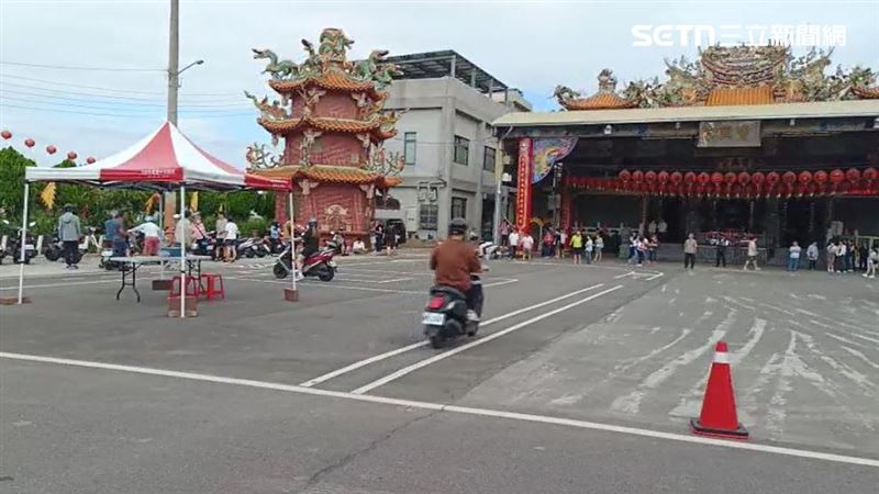 監理單位的下鄉行動考試出現在台中大雅的寶興宮