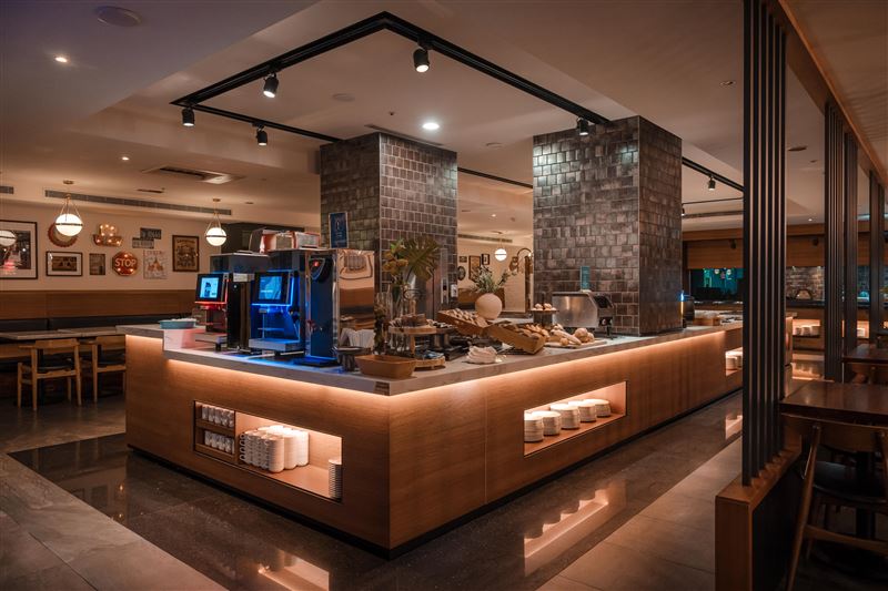 「傑克兄弟牛排」全新店型進駐台中逢甲商圈。(圖/路易莎集團提供)