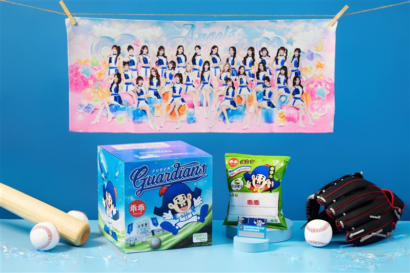 富邦悍將限量骰子箱,內含Fubon Angels全員集合應援毛巾、刮刮卡與人氣最強造句包,數量有限,悍將球迷別錯過。(圖/乖乖提供)