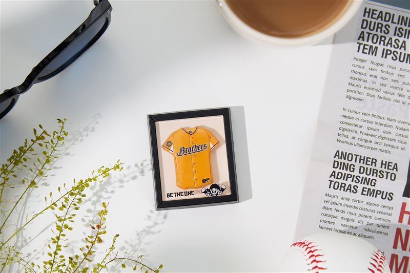 「2026 Home Run應援袋」內附1款球衣裱框磁鐵,共7款可蒐集,值得球迷收藏。(圖/乖乖提供)