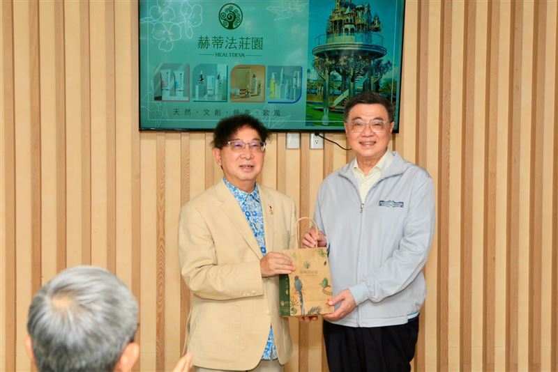 行政院長卓榮泰參訪赫蒂法莊園,肯定生技結合地方創生,打造宜蘭產業新亮點。(圖/業者提供)