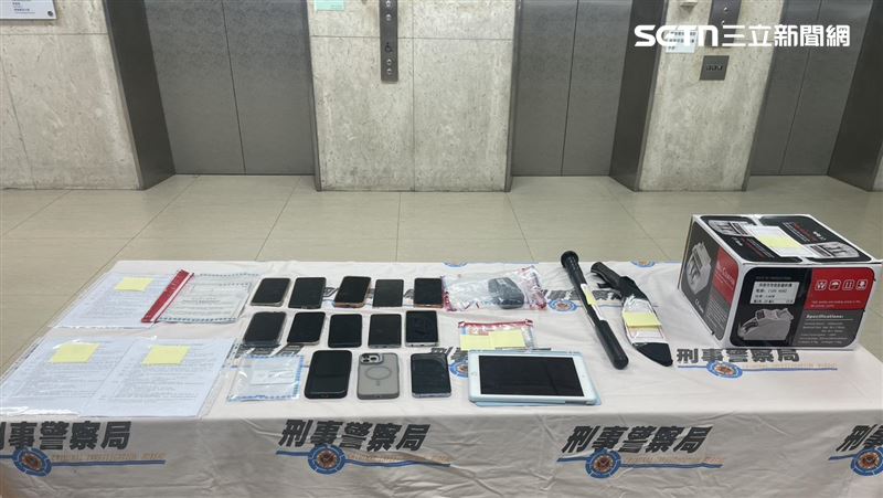警方查扣現金35萬餘元、租賃契約、GPS定位器、K他命等證物。（圖／翻攝畫面）