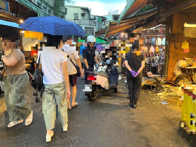 韋汝前經紀人王盛晃又出包,騎機車誤觸油門撞翻湯鍋燙傷女客,遭法院判刑5個月。(圖/翻攝畫面))