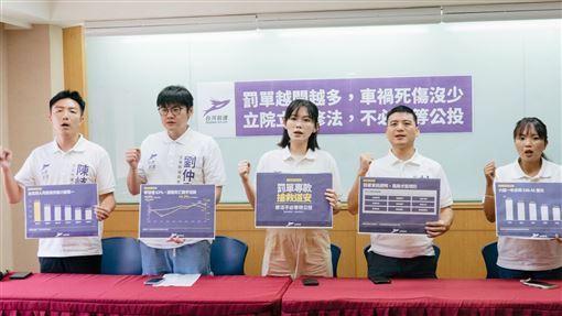 吳欣岱指出，認同民眾黨「交通罰款專用」公投出發點，但立法院可不必等公投結果，本會期就推動修法。（圖／台灣前進提供） 