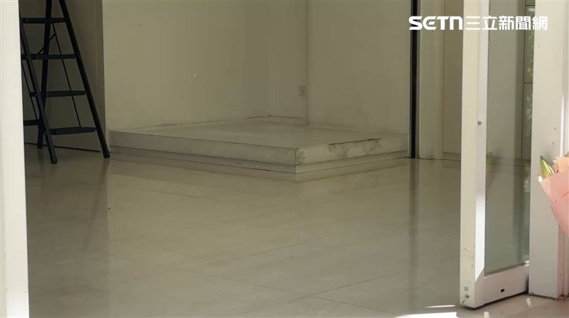 紀男倒臥的地方已經清洗乾淨。(圖/記者羅欣怡攝影)