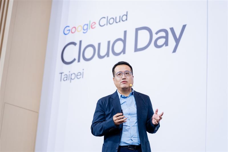 潮網科技執行長駱呈義於Google Cloud Day Taipei 2026發表「The Agentic Shift」專題演講,分享企業如何透過Agent Hub建立AI作業系統,讓AI從工具升級為企業工作夥伴。(圖/Google提供)