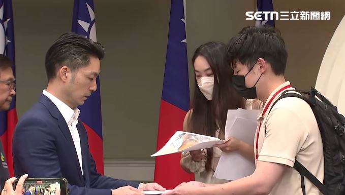 北市幼園爆虐童案,家長代表向蔣萬安陳情。(圖/翻攝畫面)