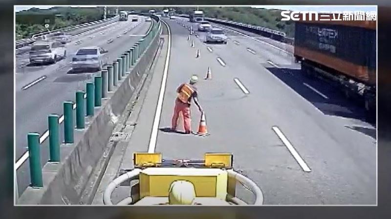工程人員急忙閃避逃過一劫