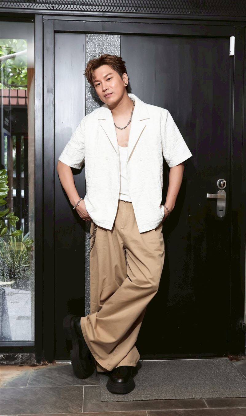 蕭景鴻(阿弟)接受《三立新聞網》專訪。(圖/記者田俊彥攝影)