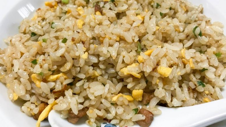 食藥署提醒,隔餐飯菜再次食用前,應充分加熱至中心溫度超過70°C以上。(示意圖/翻攝自photoAC)