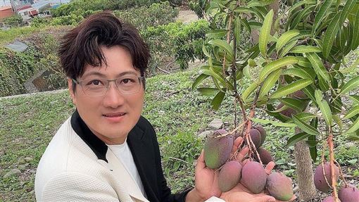 妻遭控帶兒亂小便　歌王退演藝圈首現身