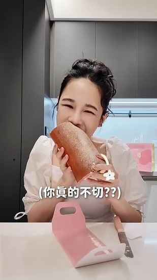 美食YouTuber千千除了以驚人食量聞名，豪邁吃相也經常成為粉絲討論焦點。（圖／翻攝自千千進食中YT）