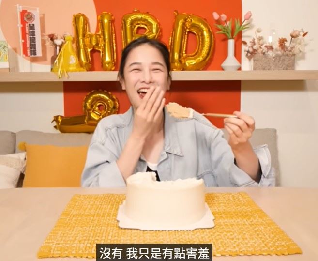 事實上，千千過去就曾多次拍攝大胃王挑戰影片，包括「蛋糕就是要吃整顆」、「完食30人份蛋糕！一人的慶生獨享5個蛋糕不過分吧」等主題。（圖／翻攝自千千進食中YT）