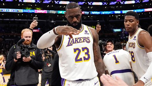 NBA巨星詹姆斯（LeBron James）的轉隊決定成為全球體育圈最大懸念。（圖／美聯社／達志影像）