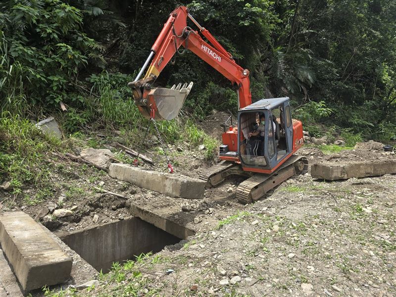 南投縣信義鄉發生溺水案，25歲男子戲水失蹤5天，陳屍引水道涵道。（圖／松東隆提供）