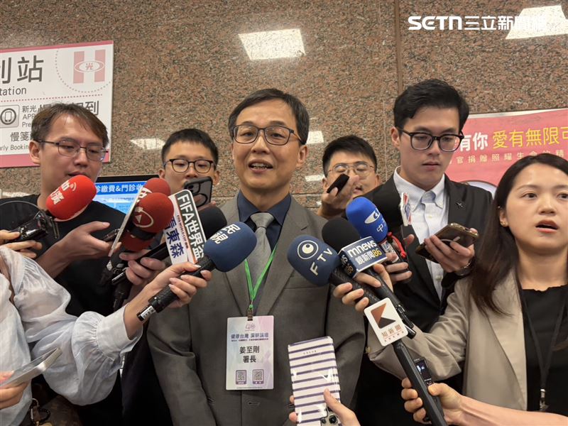食藥署長姜至剛無奈回應,食藥署相關業務不只有食安,此舉對食藥署業務執行會有明顯影響。(圖/記者簡浩正攝影)
