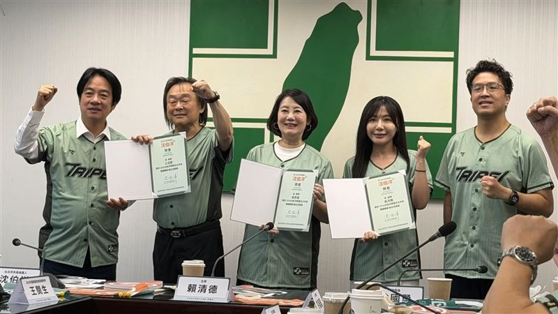跟王世堅開音樂會？沈伯洋回應了