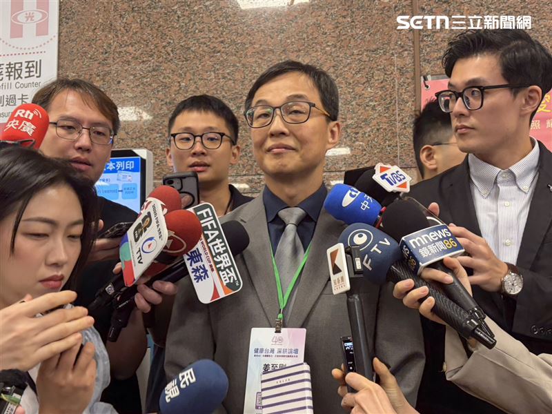 對於毒油案被告,姜至剛說司法調查中一切尊重。(圖/記者簡浩正攝影)