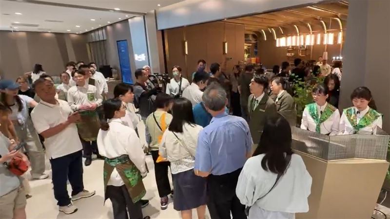 台中島語今開幕,目前餐期接待約280名顧客。(圖/讀者提供)
