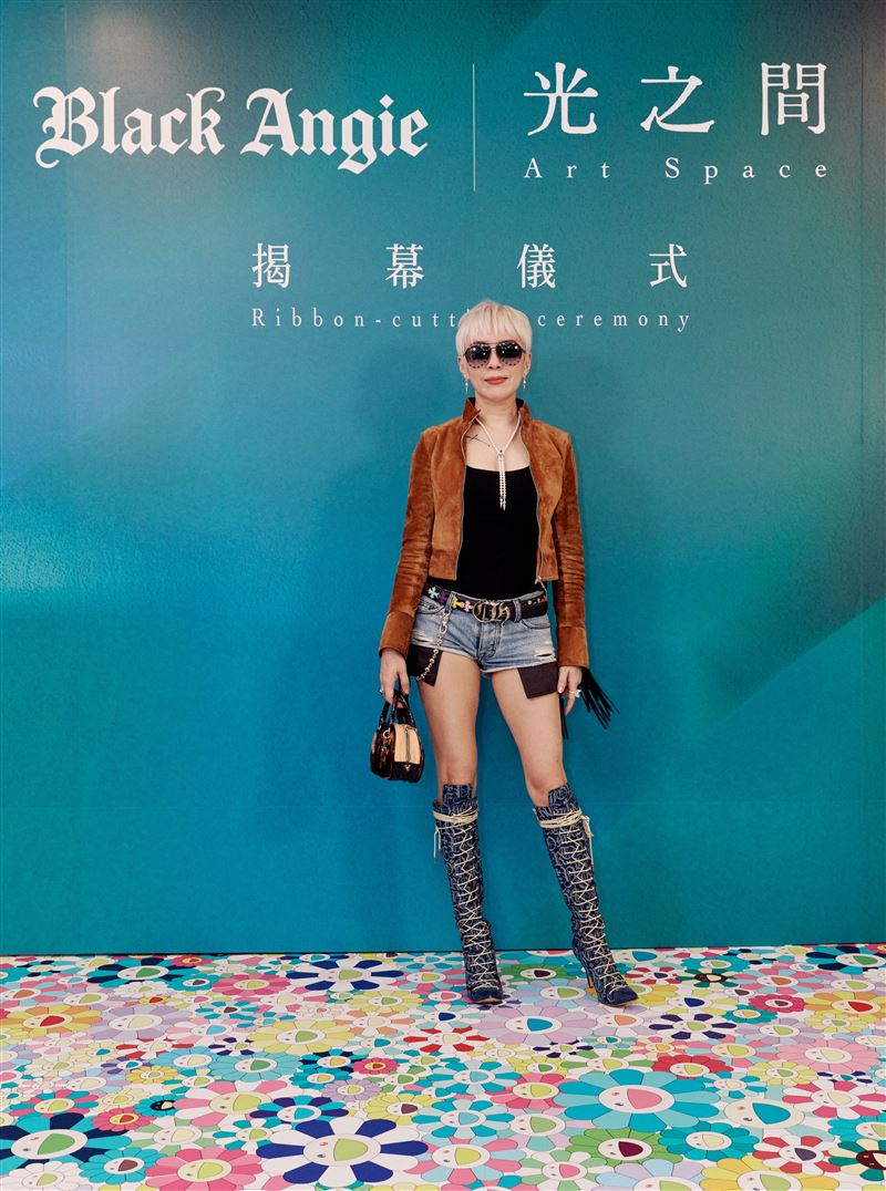 創辦人暨策展主理人Angie Liu造型相當有型。(圖/光之間 Art Space 提供)
