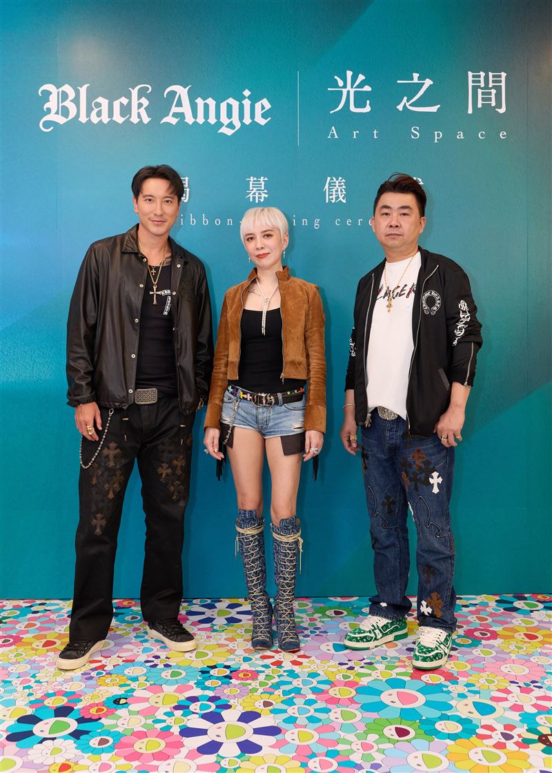王陽明(左起)、Angie、CEO Alan。(圖/光之間 Art Space 提供)