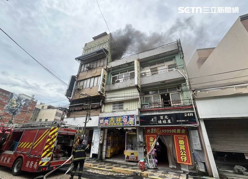 彰化市永樂街民宅大火,屋主兒受困火場喪命。(圖/翻攝畫面)