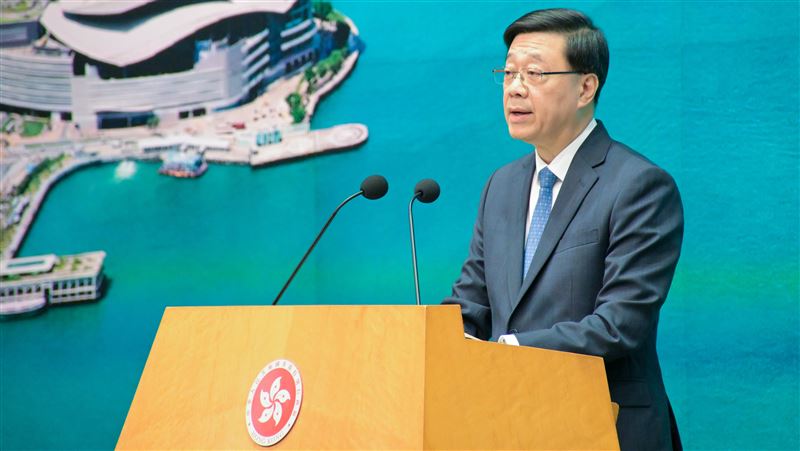 川普止香港緊急狀態　李家超續留制裁名單