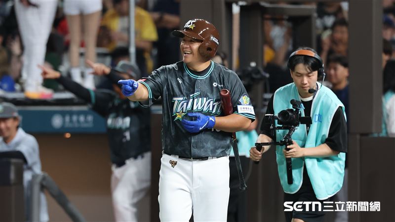 Team Taiwan使用「傳奇卡」換上張泰山代打。(圖/記者劉彥池攝影)
