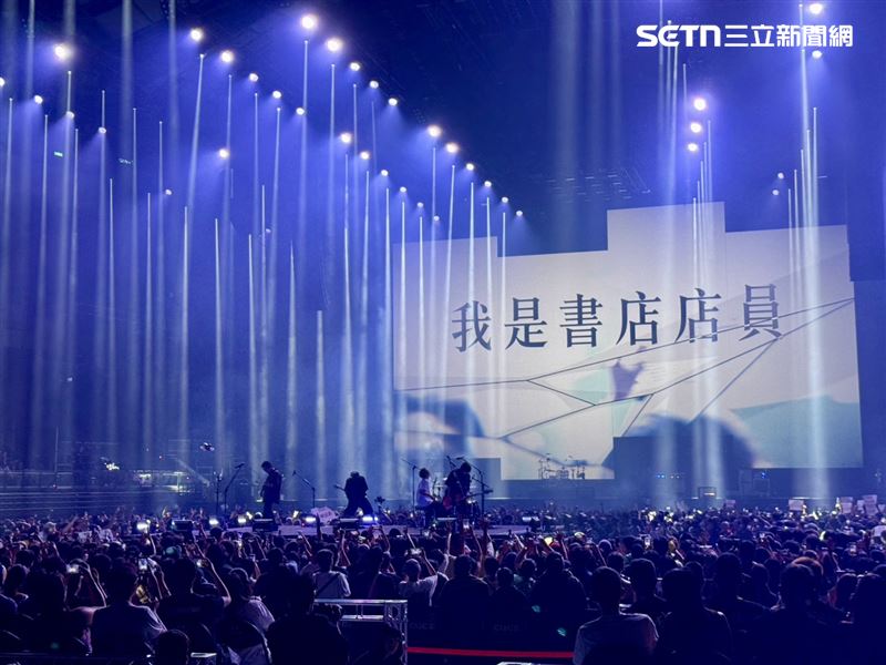 滅火器在台北小巨蛋開唱。(圖/記者鄭孟晃攝影)